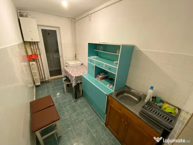 Inchiriez apartament 3 camere