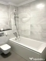 Apartament 3 camere, 65 mp, parcare, 2 balcoane, zona Pod Ma 