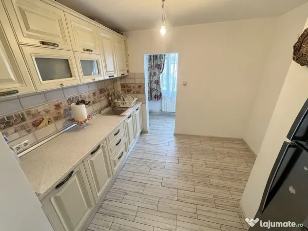 Apartament 2 camere zona Km 5 cu Centrala