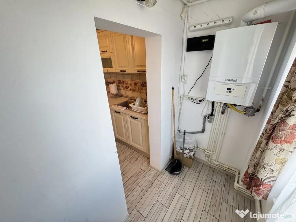 Apartament 2 camere zona Km 5 cu Centrala