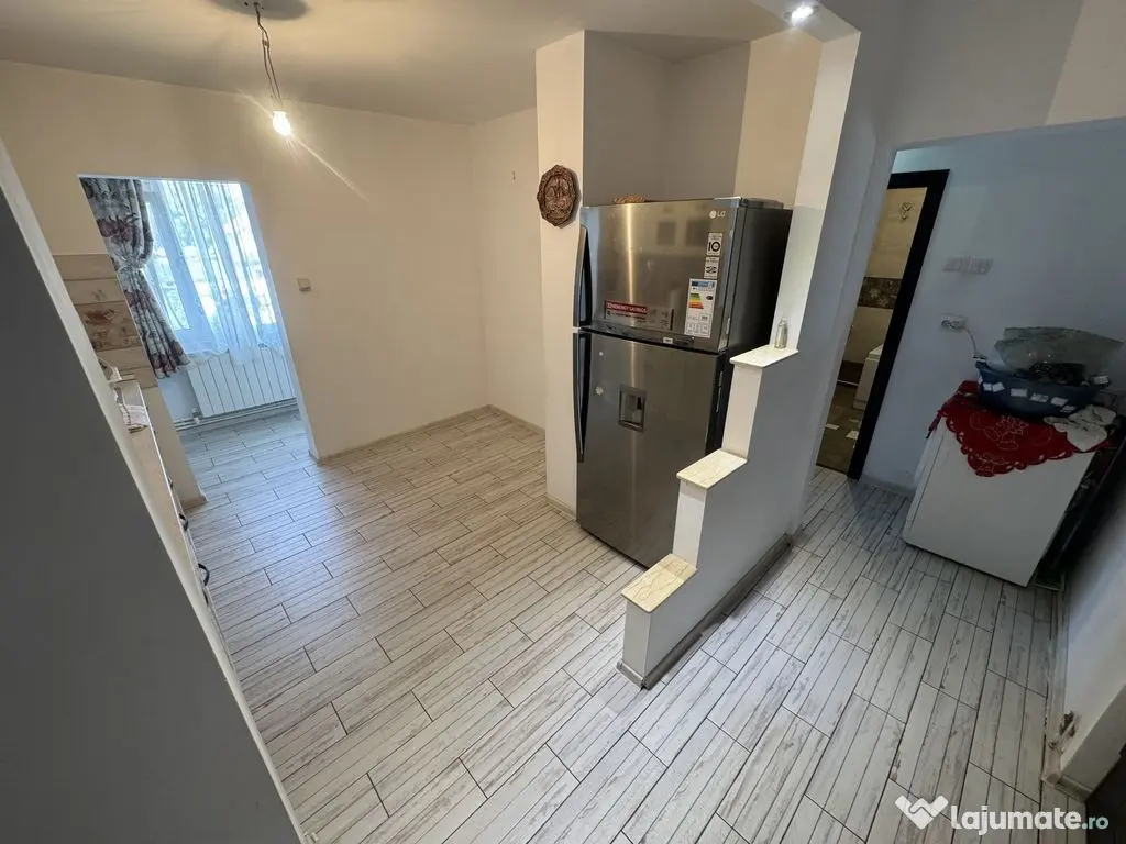 Apartament 2 camere zona Km 5 cu Centrala