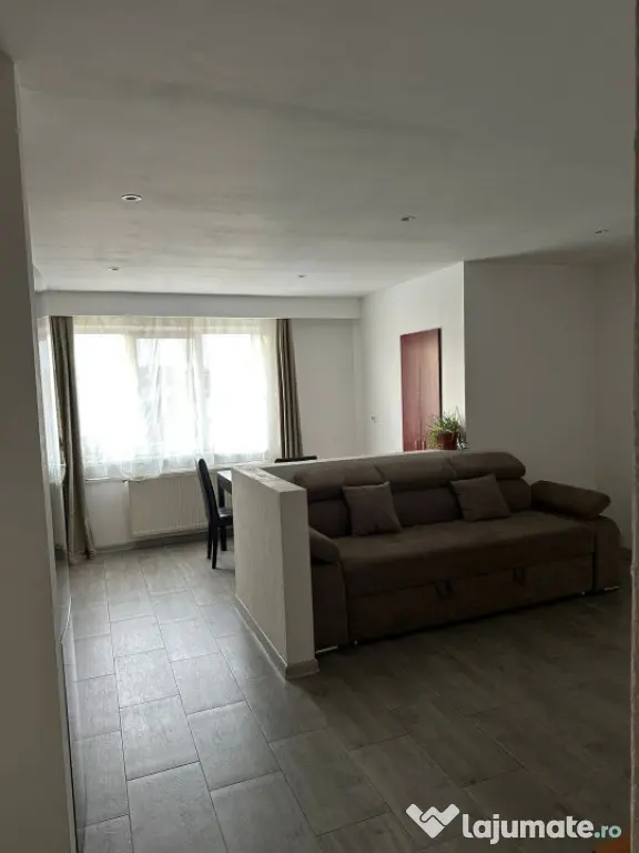 Apartament de vanzare semidecomandat ,3 camere 73,25 mp , zo