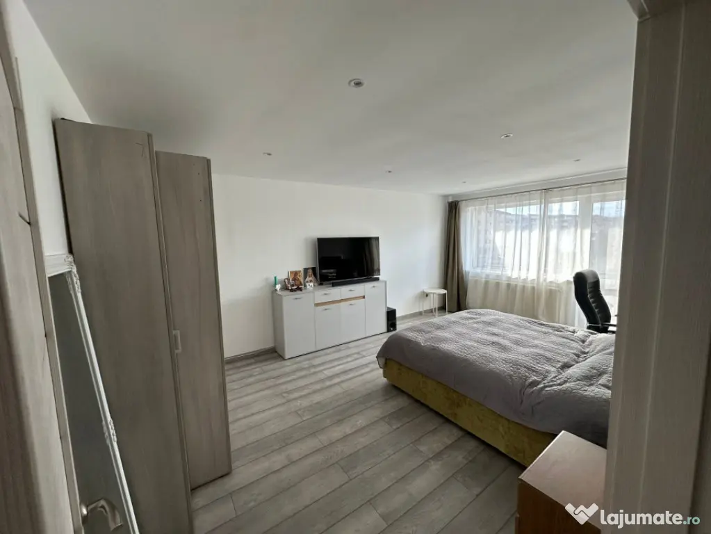 Apartament de vanzare semidecomandat ,3 camere 73,25 mp , zo