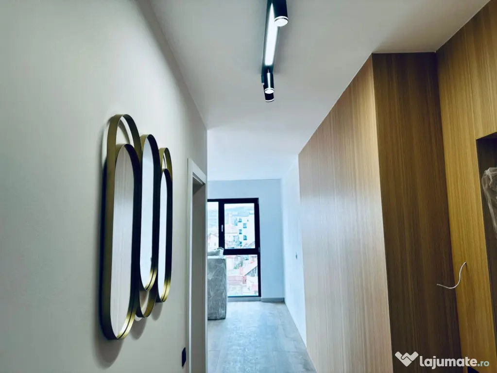 Apartament de 2 camere, decomandat, 53mp, balcon 6mp, Intre