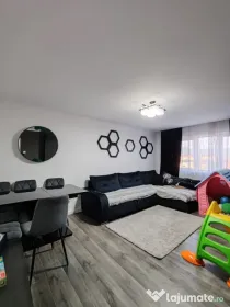 Apartament 3 camere, 71 mp, zona Hotvon