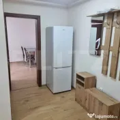 Apartament 3 camere de inchiriat zona micro 3 etaj 1