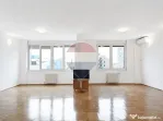 Apartament cu 3 camere nemobilat cu loc de parcare și boxă