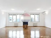 Apartament cu 3 camere nemobilat cu loc de parcare și boxă 
