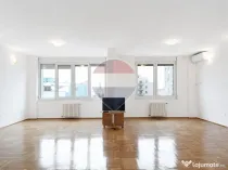 Apartament cu 3 camere nemobilat cu loc de parcare și boxă