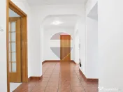 Apartament cu 3 camere nemobilat cu loc de parcare și boxă 