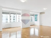 Apartament cu 3 camere nemobilat cu loc de parcare și boxă 