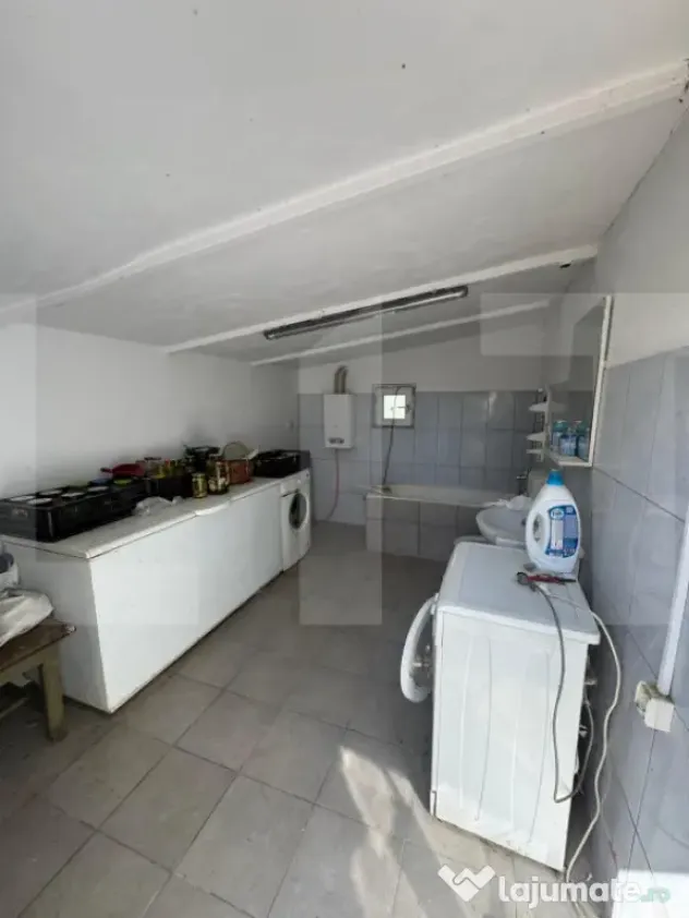 Casa batraneasca cu anexa locuibila si renovata, teren 1900