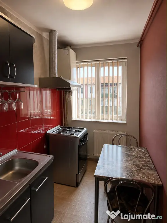 Vând apartament 2 camere utilat !