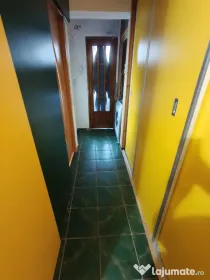 Vand apartament cu 3 camere in Micro 17 etajul 4