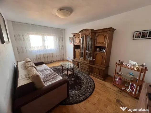Vanzare apartament 3 camere Astra Brasov, str. Calea București nr.76