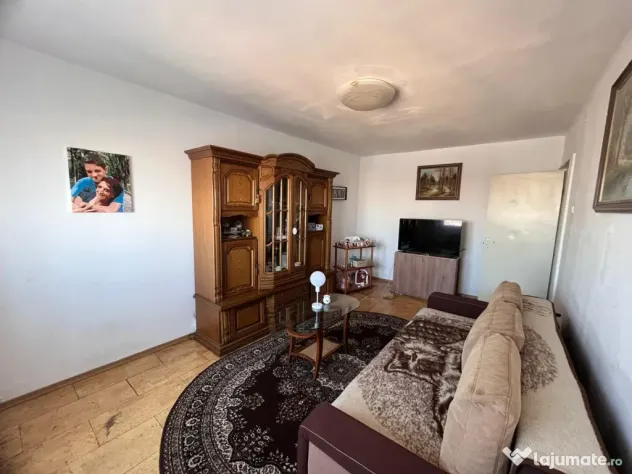 Vanzare apartament 3 camere Astra Brasov, str. Calea București nr.76