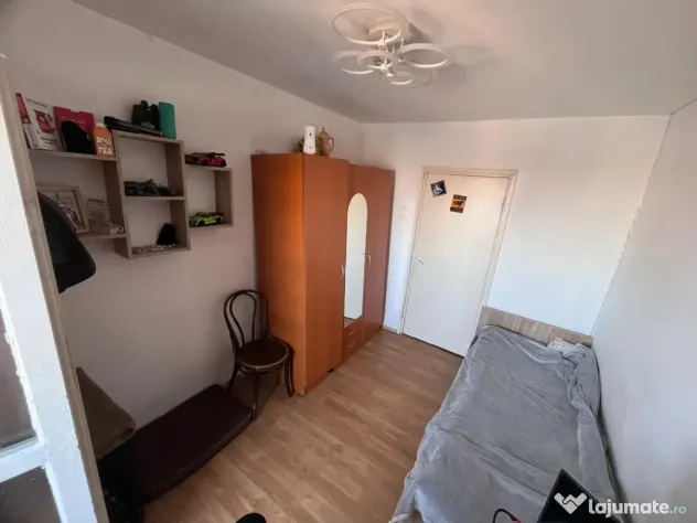 Vanzare apartament 3 camere Astra Brasov, str. Calea București nr.76