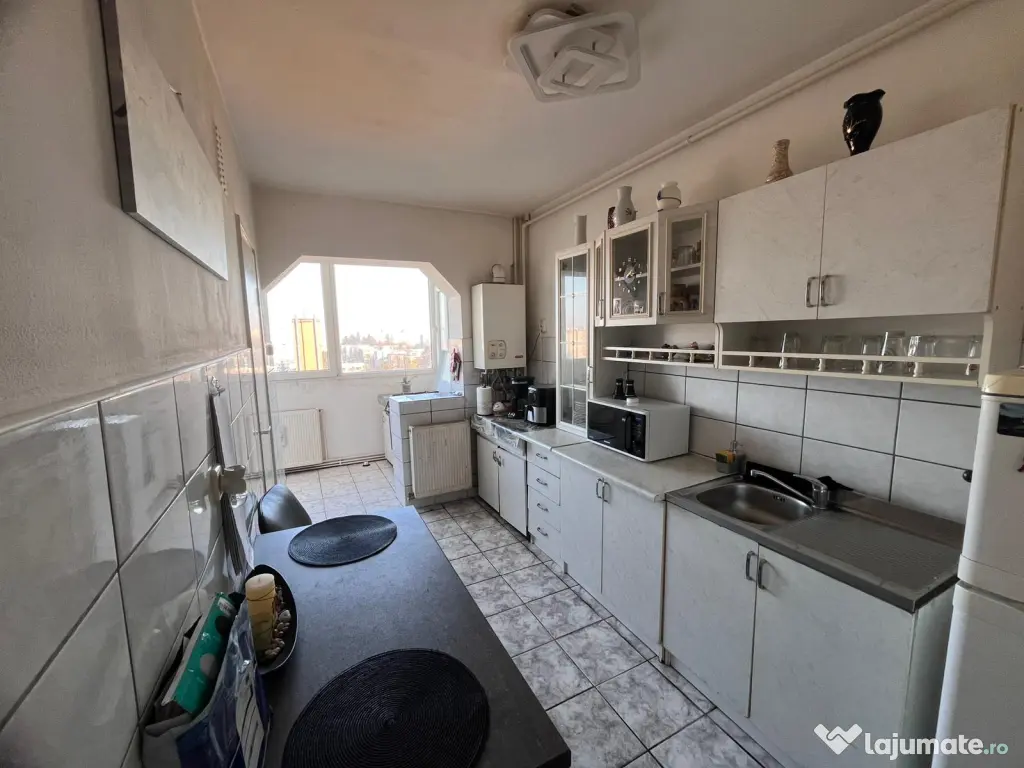Vanzare apartament 3 camere Astra Brasov, str. Calea București nr.76