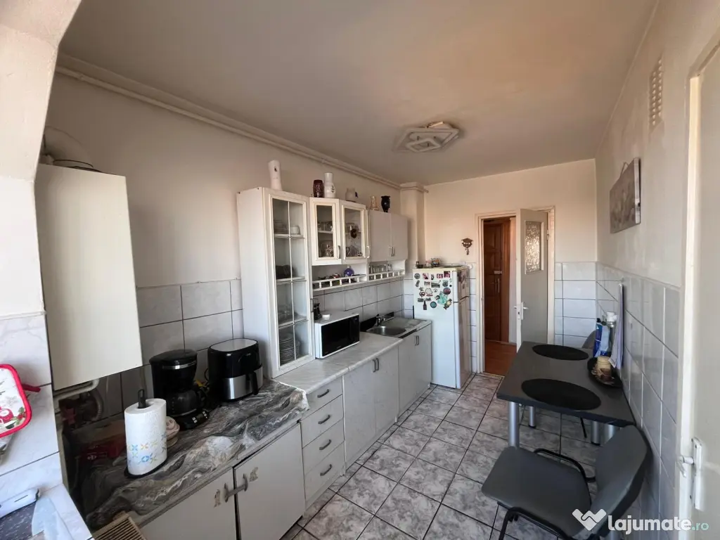Vanzare apartament 3 camere Astra Brasov, str. Calea București nr.76