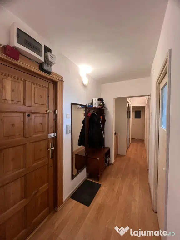 Vanzare apartament 3 camere Astra Brasov, str. Calea București nr.76