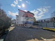 Vilă reprezentativă de închiriat în Zorilor 