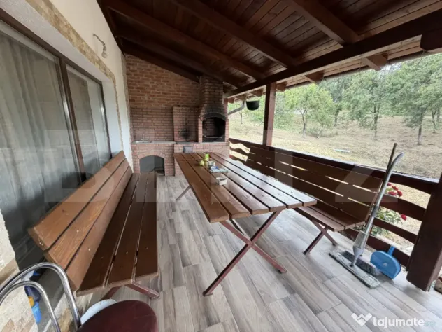 Casa de vanzare, intr o zona linistita cu 1700 de teren