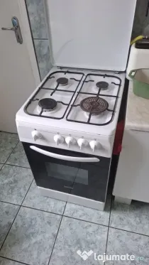Aragaz cu patru ochiuri si cuptor pe gaz