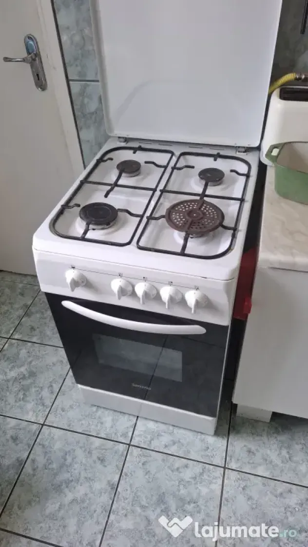 Aragaz cu patru ochiuri si cuptor pe gaz