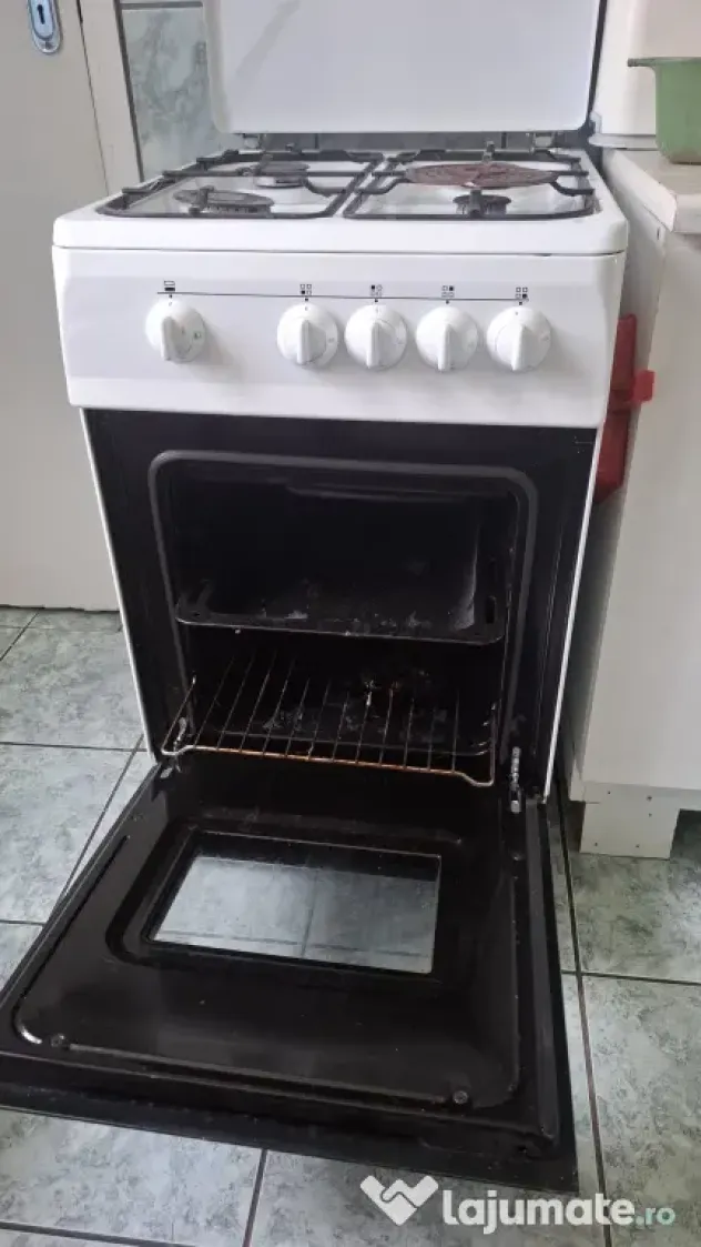 Aragaz cu patru ochiuri si cuptor pe gaz