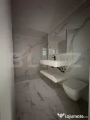 Apartament 3 camere, lux, parcare, zona UMF 