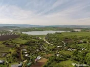 Teren compact intravilan 8000 mp vedere spre Lac, utilit?...