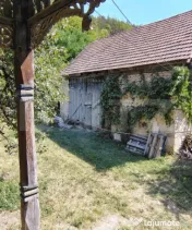 Casă tradițională renovabilă, cu 2077 mp teren, sat Viș 