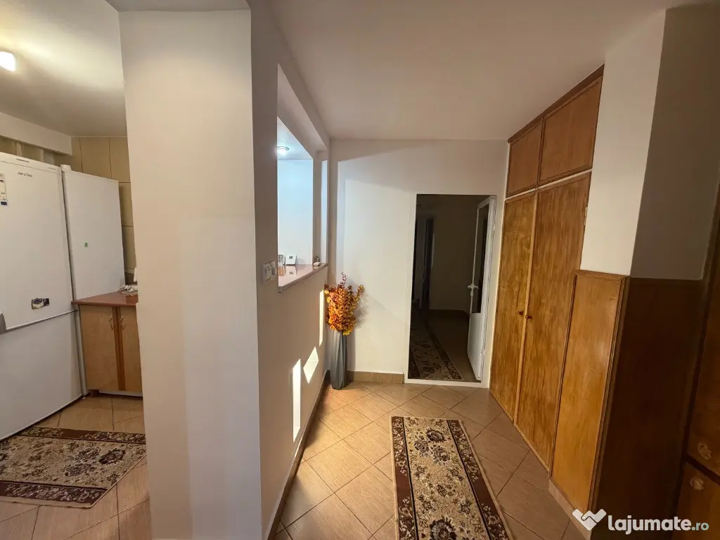 Apartament 3 camere,zona E3,etaj 3