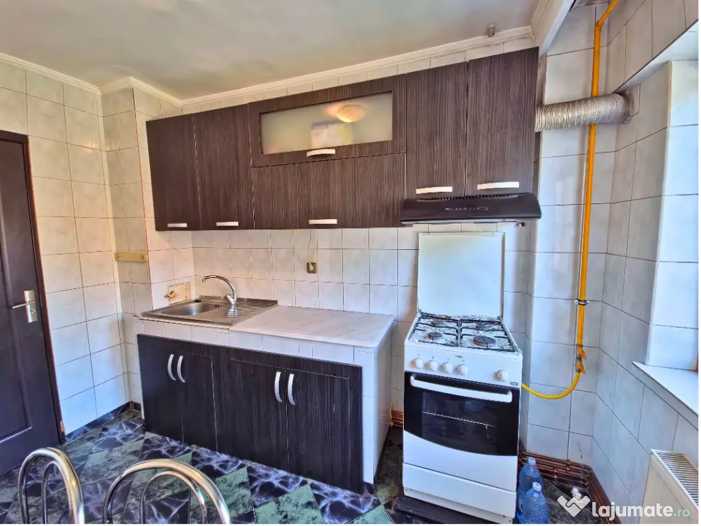 APARTAMENT 2 CAMERE, ETAJUL 1, LANGA LAHOVARI