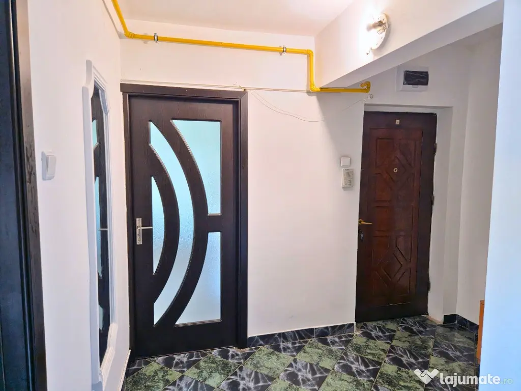 APARTAMENT 2 CAMERE, ETAJUL 1, LANGA LAHOVARI