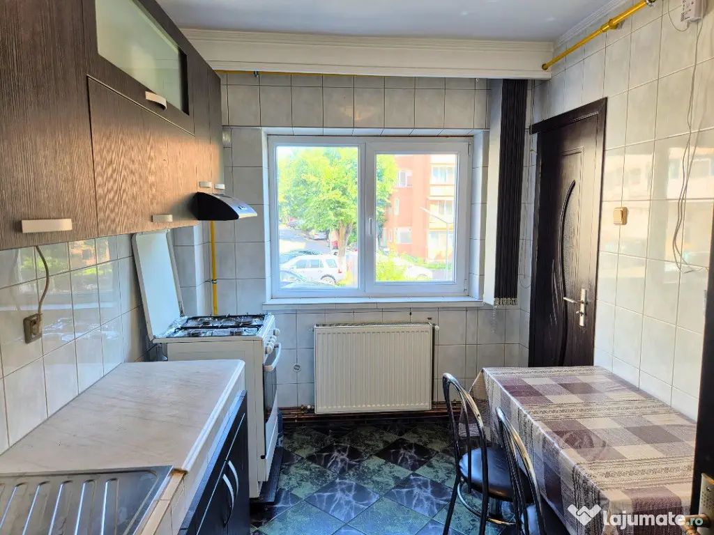 APARTAMENT 2 CAMERE, ETAJUL 1, LANGA LAHOVARI