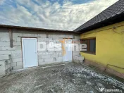 Pașcani - Casă la gri cu teren 450mp, încălzire în p...