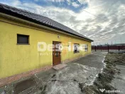 Pașcani - Casă la gri cu teren 450mp, încălzire în p...