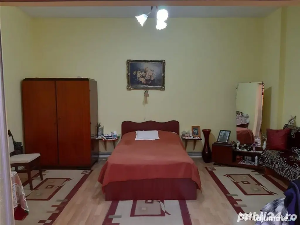 Vând sau schimb cu casă zonă limitrofă (maxim 90 mp.) plus diferență