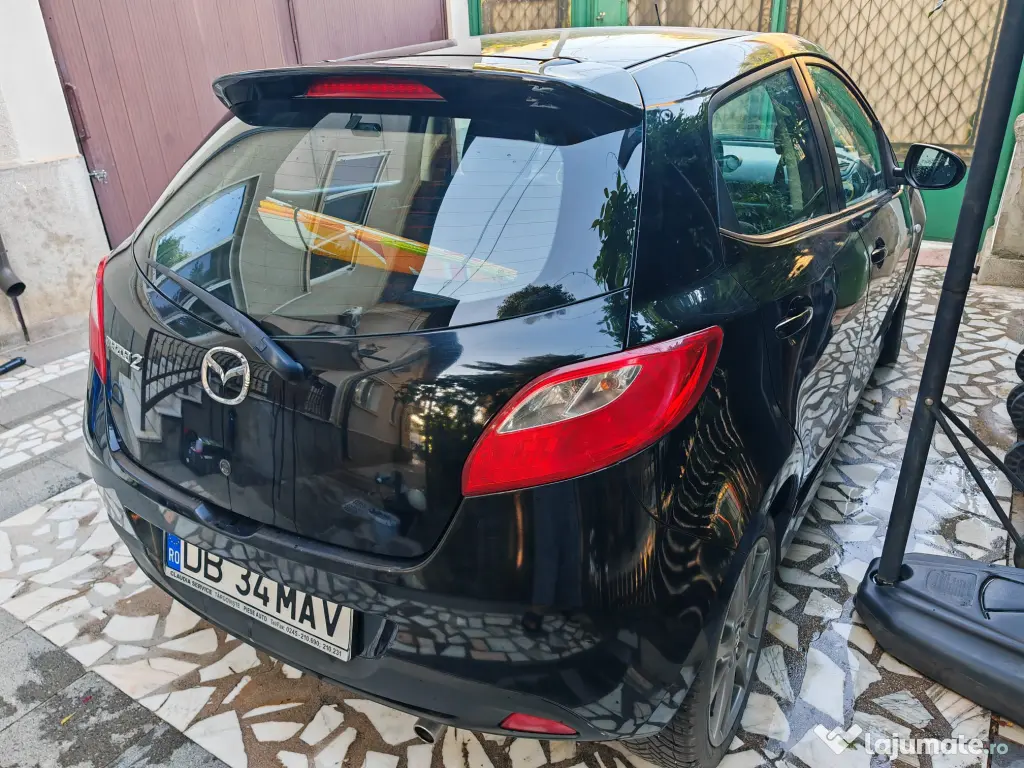 Vand Mazda 2 - 1.5 cm3 benzina model 2009