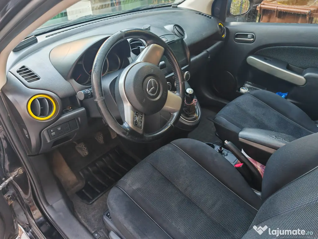Vand Mazda 2 - 1.5 cm3 benzina model 2009