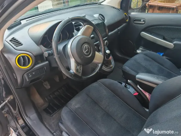 Vand Mazda 2 - 1.5 cm3 benzina model 2009