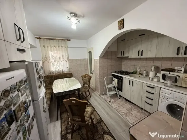 Apartament cu 3 camere, decomandat
