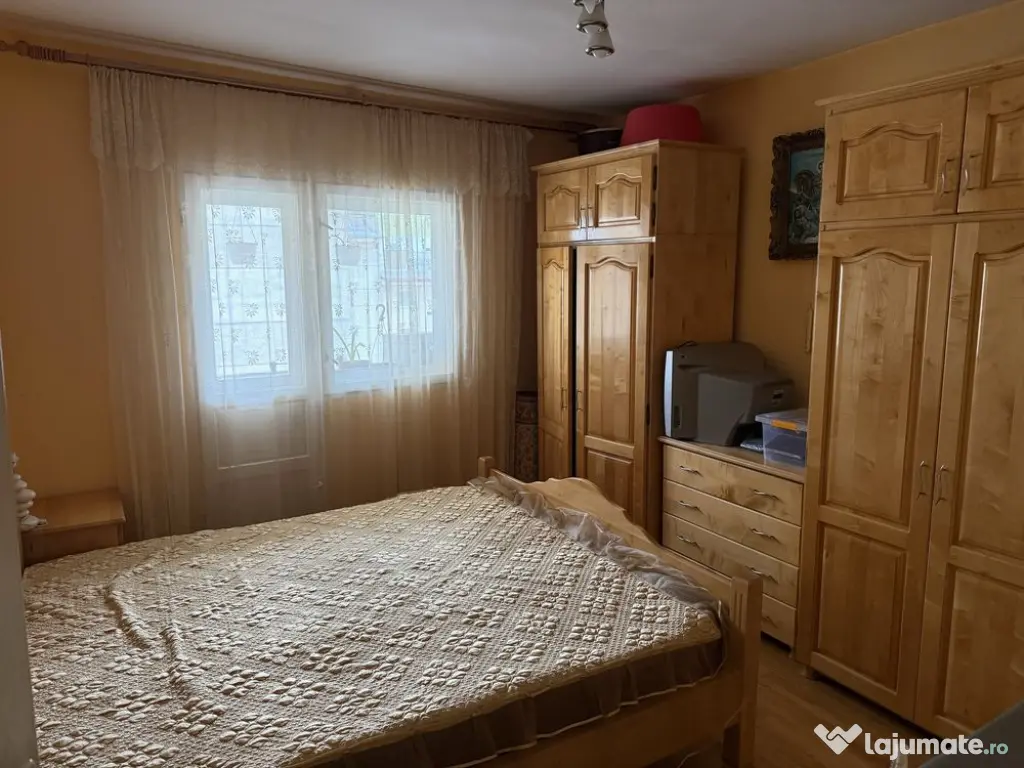 Apartament cu 3 camere, decomandat