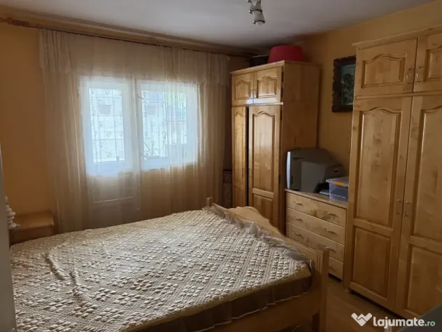 Apartament cu 3 camere, decomandat