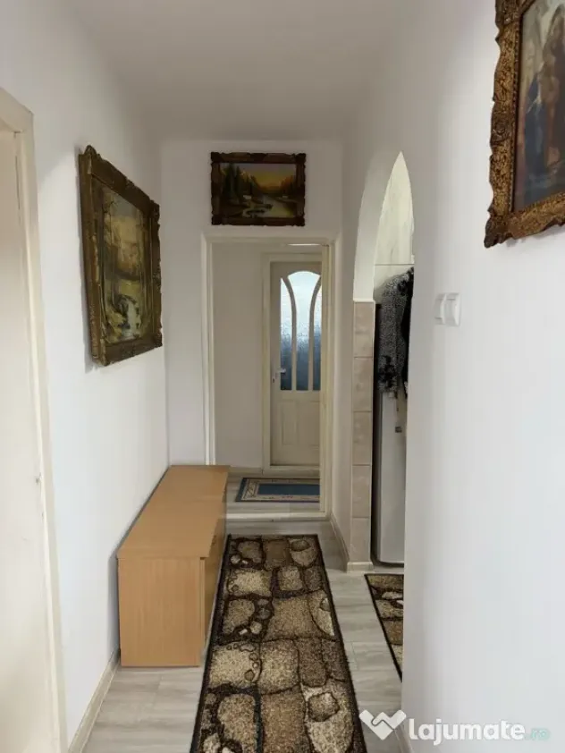 Apartament cu 3 camere, decomandat