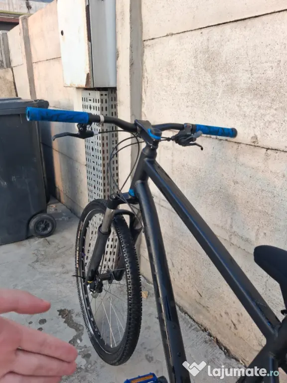 vând bicicleta hardtail btwin