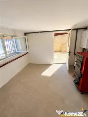 Casa individuala cu 5 camere, garaj, pivnita si curte propri 