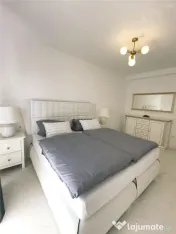 Apartament cu 3 camere si curte de 