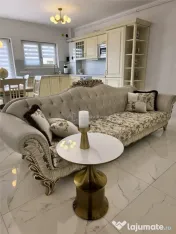 Apartament cu 3 camere si curte de 